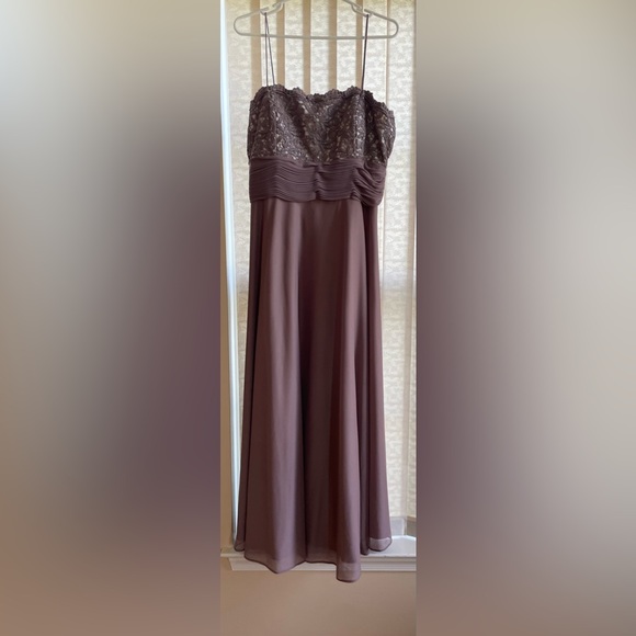 Cachet two-piece women’s gown, lace jacket women’s size 14. Gently used. - Picture 7 of 11